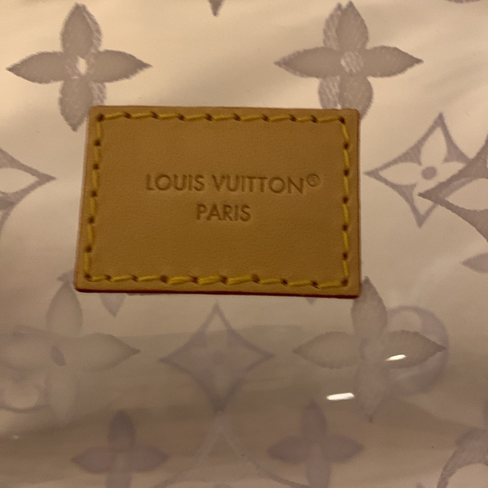 Absolutely stunning authentic new limited edition Louis Vuitton case,must have - Picture 12 of 17